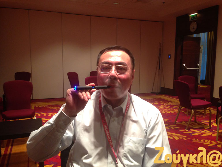 Ο εφευρέτης του ηλεκτρονικού τσιγάρου Hon Lik μίλησε στον φακό του zougla.gr
