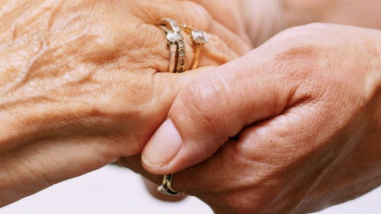 Διετής παράταση της λειτουργίας των Κέντρων Ημερήσιας Φροντίδας Ηλικιωμένων