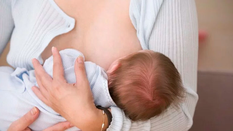 Ο θηλασμός μπορεί να μειώσει τον κίνδυνο εμφράγματος ή εγκεφαλικού της μητέρας