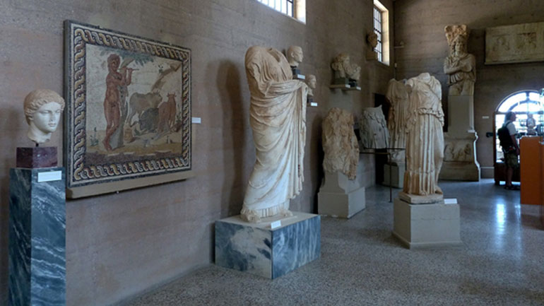 Η Κόρινθος τίμησε τον Γιώργο Τσούκαλη για την συνεισφορά του στην επιστροφή των αρχαίων