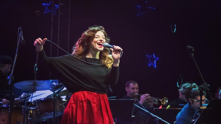 Η Μαρίζα Ρίζου με την Big Band Δήμου Αθηναίων στην πιο εκρηκτική Full Moon Fiesta