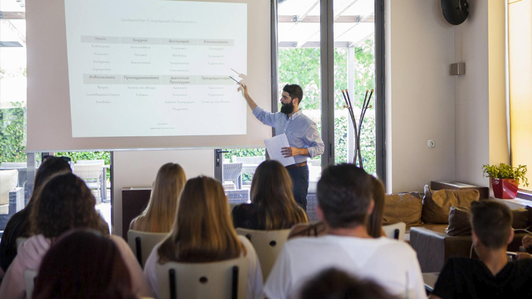 «Προσανατολίζομαι»: Επενδύουμε στην παιδεία, διασφαλίζουμε το μέλλον