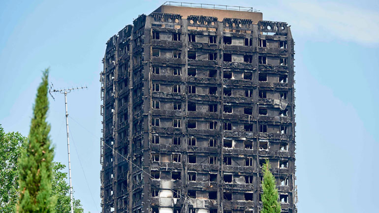 Λονδίνο: Παραιτήθηκε μετά τη φονική πυρκαγιά ο εκτελεστικός διευθυντής του συμβουλίου Κένσινγκτον-Τσέλσι