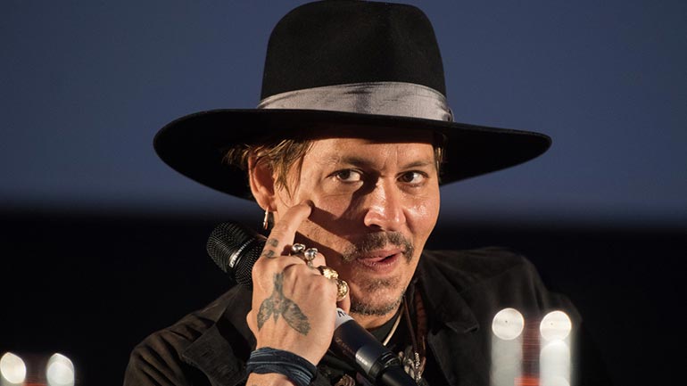 Ο Τζόνι Ντεπ ζήτησε συγγνώμη για το «κακόγουστο» αστείο του περί δολοφονίας του προέδρου Τραμπ