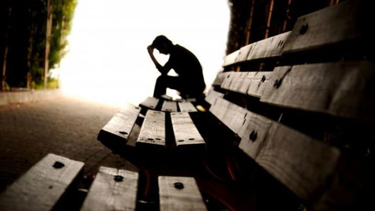 Πώς εκδηλώνεται σωματικά η κατάθλιψη: 9 συμπτώματα