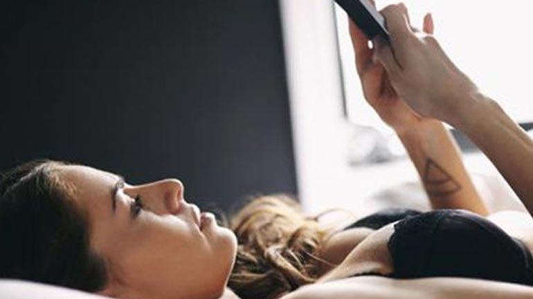 Πώς επηρεάζεται η ερωτική ζωή μας από τα SMS;