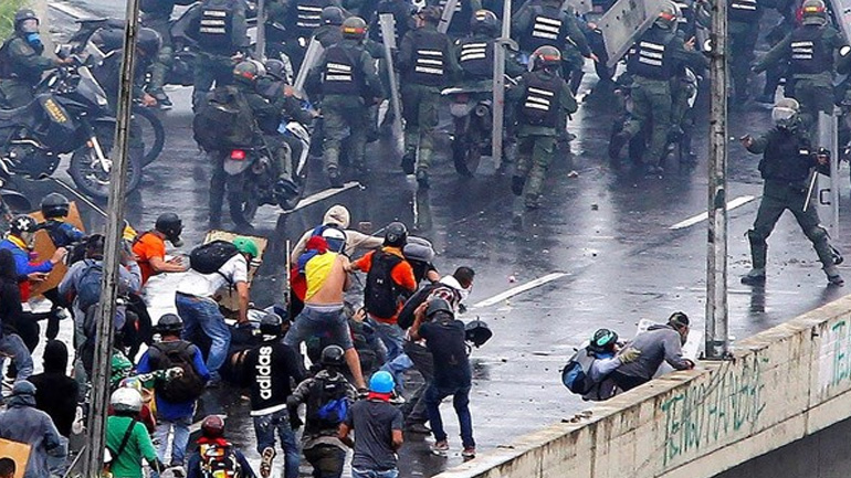 Χιλιάδες άνθρωποι στους δρόμους της Βενεζουέλας για να καταγγείλουν την καταστολή των διαδηλώσεων