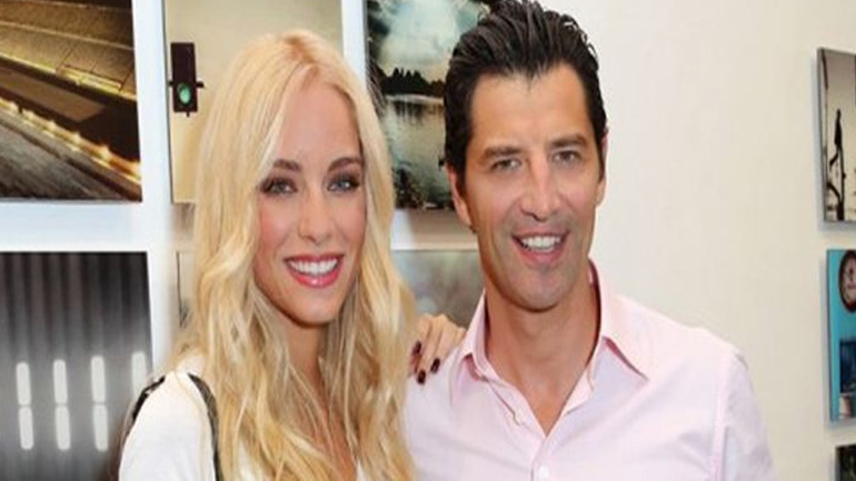 Σάκης Ρουβάς – Δούκισσα Νομικού: Η ανταλλαγή ευχών για τον γάμο, στην συνάντηση στο αεροδρόμιο