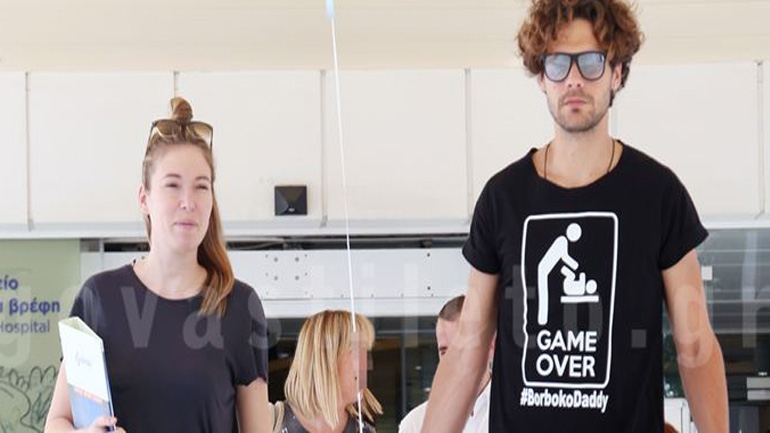 Μικαέλα Φωτιάδη – Γιάννης Μπορμπόκης: Βγήκαν από το μαιευτήριο με τον νεογέννητο γιο τους