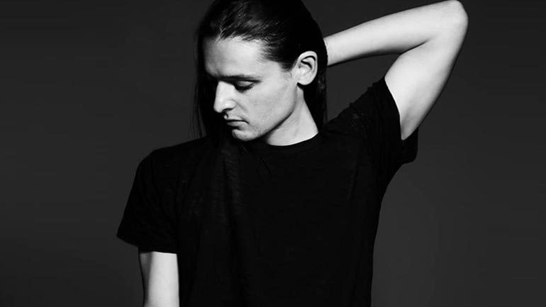 Έκθεση αφιερωμένη στον Βέλγο σχεδιαστή Οlivier Theyskens στο Μουσείο Μόδας, MoMu στην Αμβέρσα Έκθεση αφιερωμένη στον Βέλγο σχεδιαστή Οlivier Theyskens στο Μουσείο Μόδας, MoMu στην Αμβέρσα