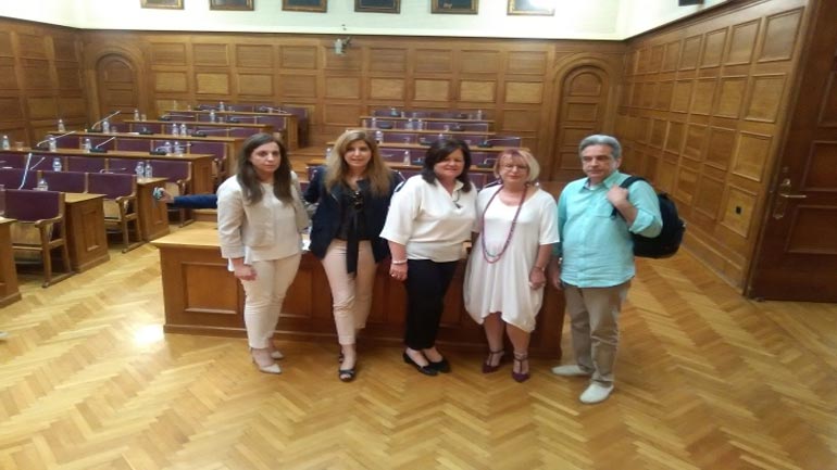 Συζήτηση στη Βουλή για το θέμα των ζώων