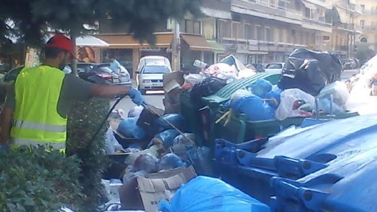 Ιωάννινα: Ψεκάζουν τους σωρούς σκουπιδιών για να αποτραπεί η ανάπτυξη μικροβίων Ιωάννινα: Ψεκάζουν τους σωρούς σκουπιδιών για να αποτραπεί η ανάπτυξη μικροβίων