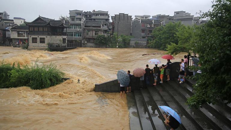 Κίνα: Δύο παιδιά νεκρά από τις σφοδρές βροχοπτώσεις
