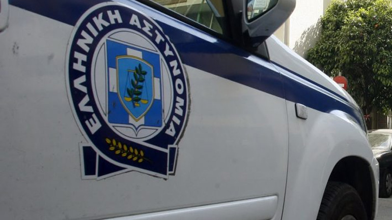 Βολίδα από σφαίρα πολυβόλου όπλου βρέθηκε καρφωμένη σε τοίχο στο Μενίδι