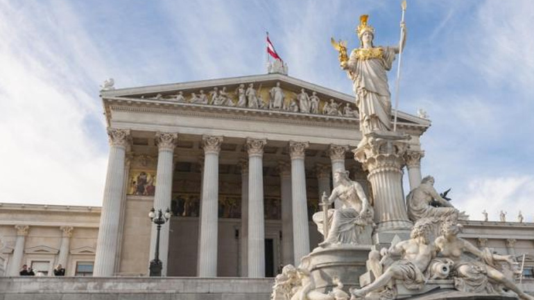 Για περαιτέρω (ακρο)δεξιά στροφή στις πρόωρες βουλευτικές εκλογές προειδοποιούν οι Αυστριακοί Πράσινοι