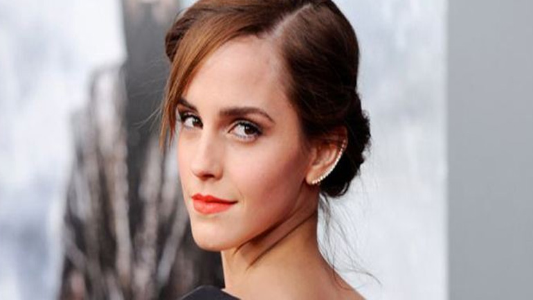 Τι κρύβει στους δρόμους του Παρισιού η Emma Watson;