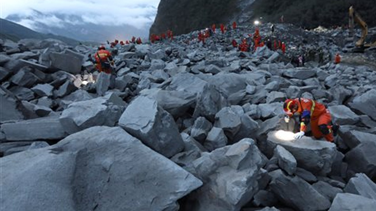 Κίνα: Συνεχίζονται οι έρευνες για τον εντοπισμό 93 αγνοουμένων από την κατολίσθηση