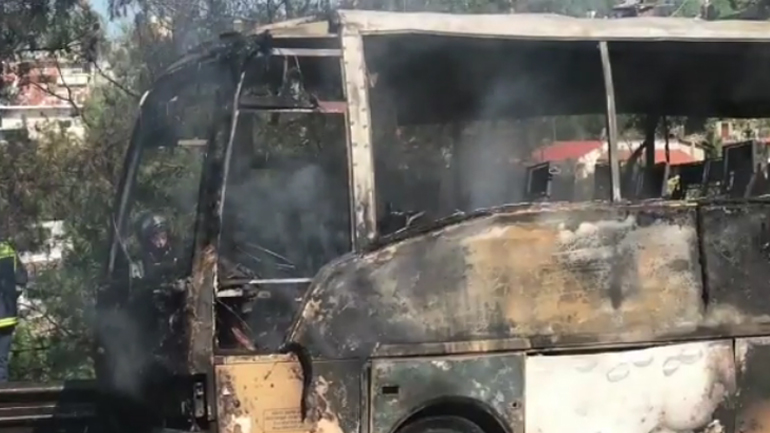 «Λαμπάδιασε» τουριστικό λεωφορείο στη Θεσσαλονίκη