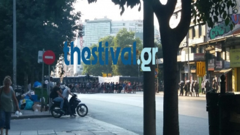 Θεσσαλονίκη: Μπλόκο της ΕΛ.ΑΣ. στους αντιεξουσιαστές για να μην προσεγγίσουν την εκδήλωση της Χρυσής Αυγής