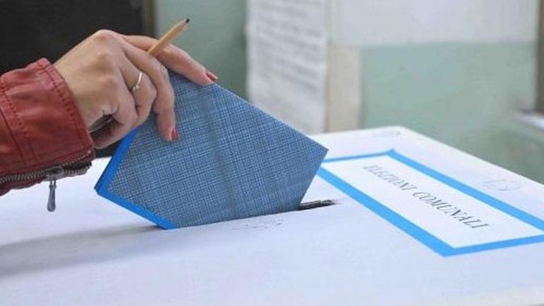 Ιταλία: Προβάδισμα για την κεντροδεξιά στις δημοτικές εκλογές, σύμφωνα με τα πρώτα exit poll