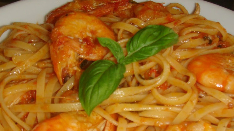 Λιγκουίνι με γαρίδες και ντομάτα