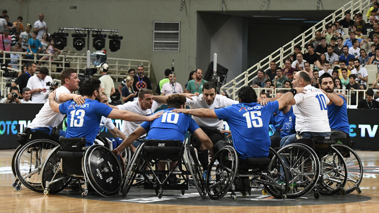 Χειροκροτήθηκαν στο ΟΑΚΑ οι αθλητές του μπάσκετ με αμαξίδιο