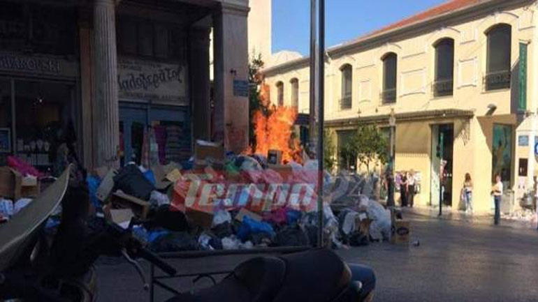 Πάτρα: «Λαμπάδιασαν» κάδοι σκουπιδιών – Αποπνικτική η ατμόσφαιρα