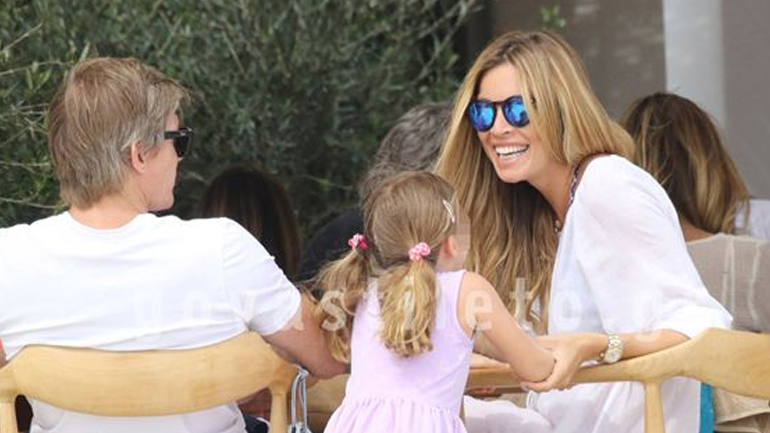 Μαριέττα Χρουσαλά-Λέοντας Πατίτσας: Ξέγνοιαστες οικογενειακές στιγμές στη Μύκονο!