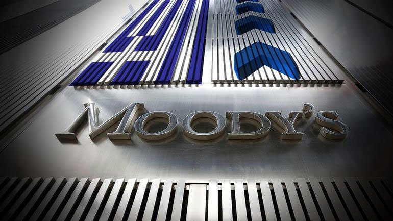 Η Moody’s  αναβάθμισε τις καταθέσεις και το χρέος των ελληνικών Τράπεζών