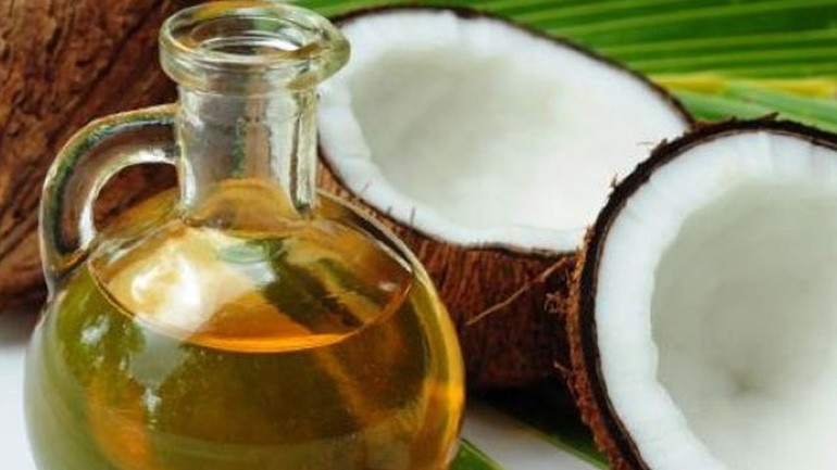 Το έλαιο καρύδας είναι εξίσου ανθυγιεινό με τα ζωικά λίπη και το βούτυρο