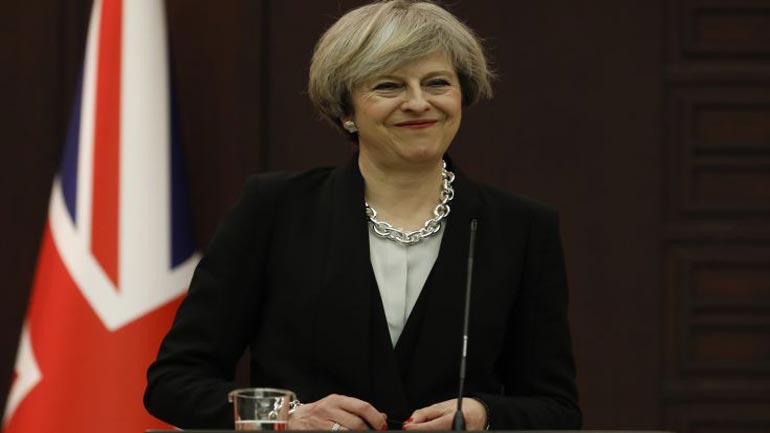 Τερέζα Μέι: Δεν θα ζητηθεί από κανέναν Ευρωπαίο μετανάστη να φύγει μετά το Brexit