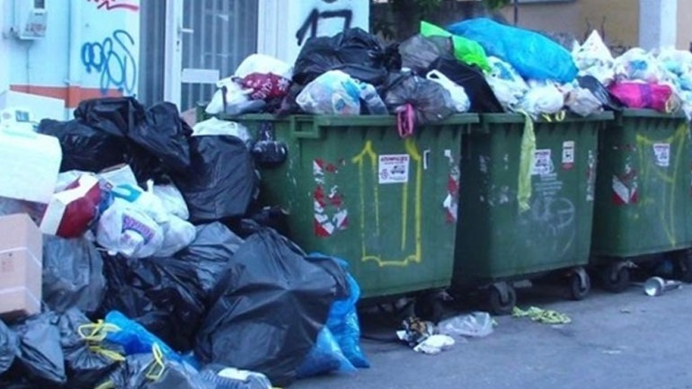 Λάρισα: Ψεκασμοί σκουπιδιών για αποφυγή μολύνσεων