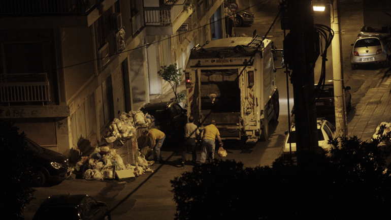 Κυψέλη: Τα απορριμματοφόρα βγήκαν νύχτα…