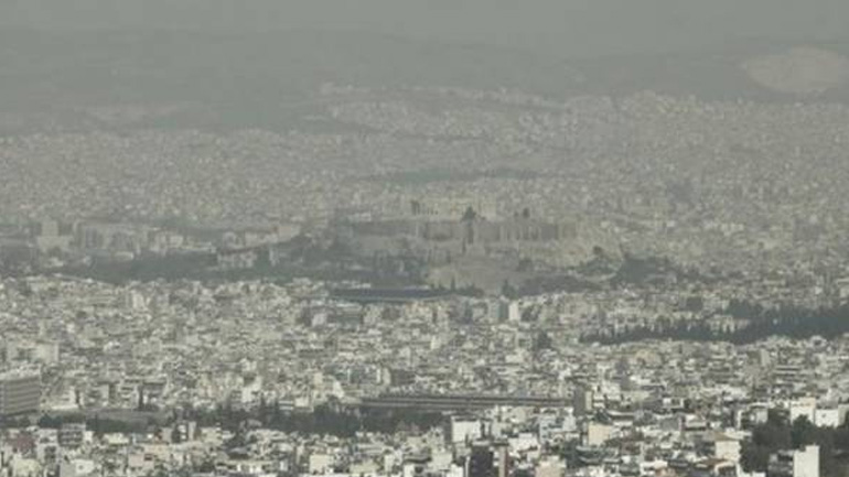 «Ασφυξία» στην Αθήνα λόγω της υπέρβασης του ορίου ενημέρωσης για το όζον