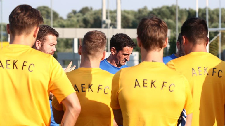 Χιμένεθ: «Θέλω έναν επιθετικό και έναν παίκτη στα άκρα»