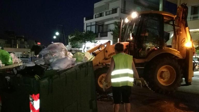 Ηράκλειο: Άνοιξαν το αμαξοστάσιο οι απεργοί – Στους δρόμους τα απορριμματοφόρα