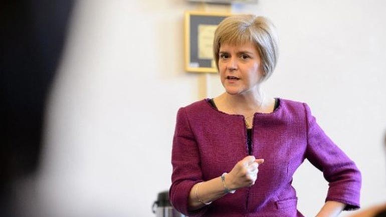 Η Στέρτζον ανέβαλε την απόφαση διεξαγωγής δημοψηφίσματος για την ανεξαρτησία της Σκωτίας