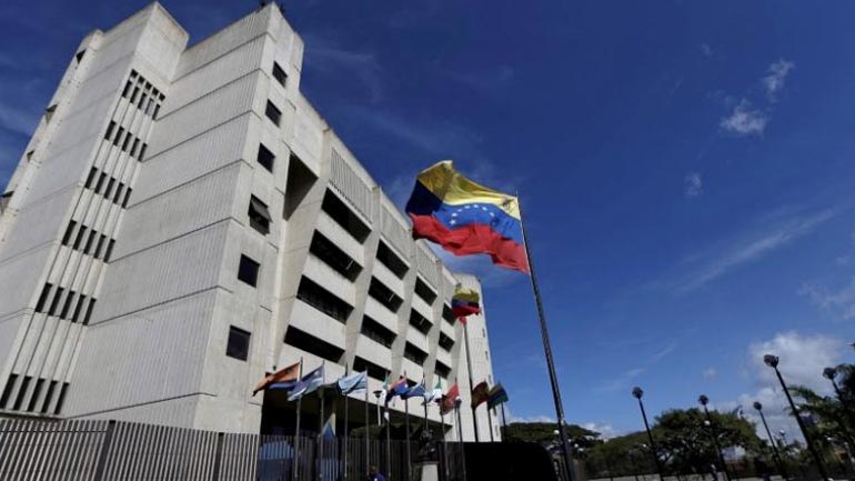 Βενεζουέλα: Ο Μαδούρο δήλωσε ότι το κτήριο του Ανώτατου Δικαστηρίου δέχθηκε επίθεση από ελικόπτερο