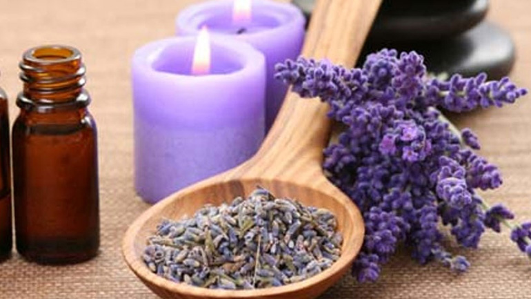 Φτιάξε μόνη σου χαλαρωτικό spray σώματος με λεβάντα