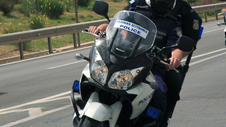 Στα χέρια της αστυνομίας 19χρονος που έκλεβε λουόμενους στη Βουλιαγμένη