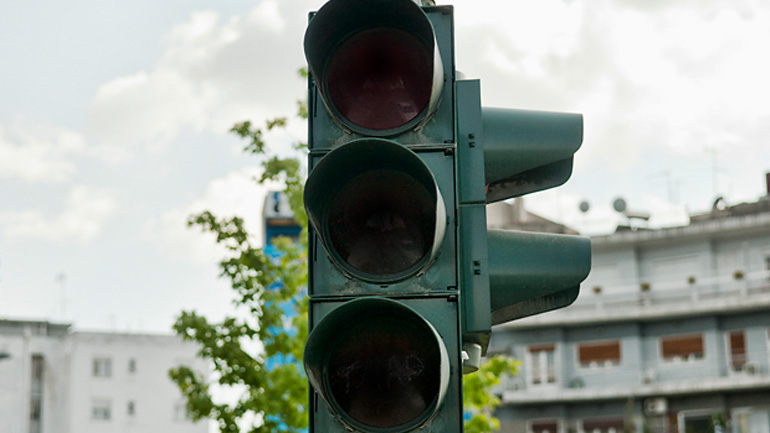 Ουρά χιλιομέτρων λόγω χαλασμένου φαναριού στη Λ. Βουλιαγμένης
