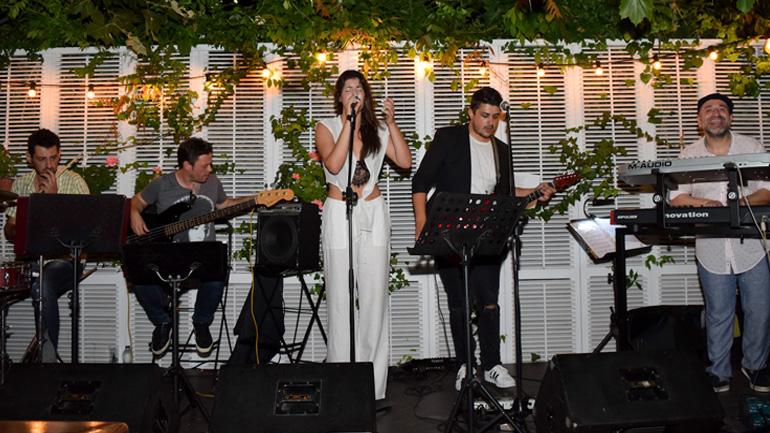 Οι Natural Beat στον Κήπο του Royal