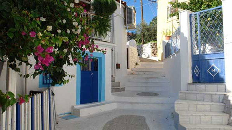 Πόρος: Nεοκλασική γοητεία