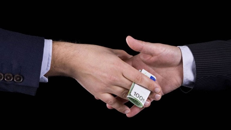 Στο μικροσκόπιο της Εισαγγελίας Διαφθοράς καταγγελίες για μίζες