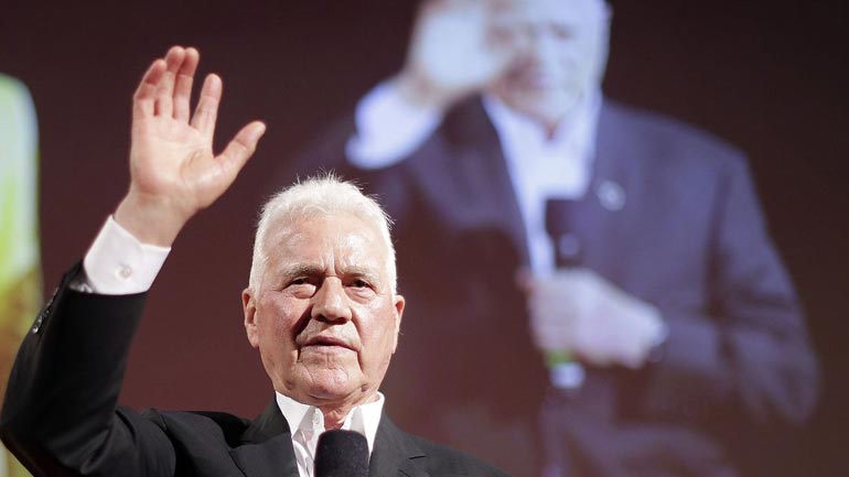 Αυστρία: Την αυτοδιάλυσή του ανακοίνωσε το κόμμα του δισεκατομμυριούχου επιχειρηματία Φρανκ Στρόναχ