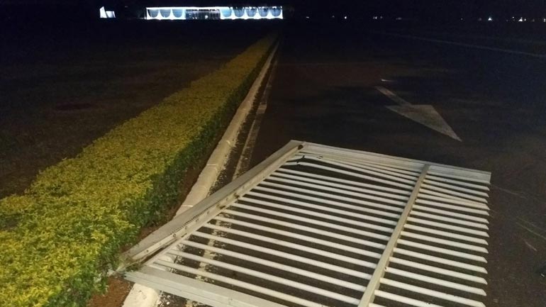 Βραζιλία: Οδηγός εισέβαλε με το αυτοκίνητό του στις πύλες του προεδρικού μεγάρου