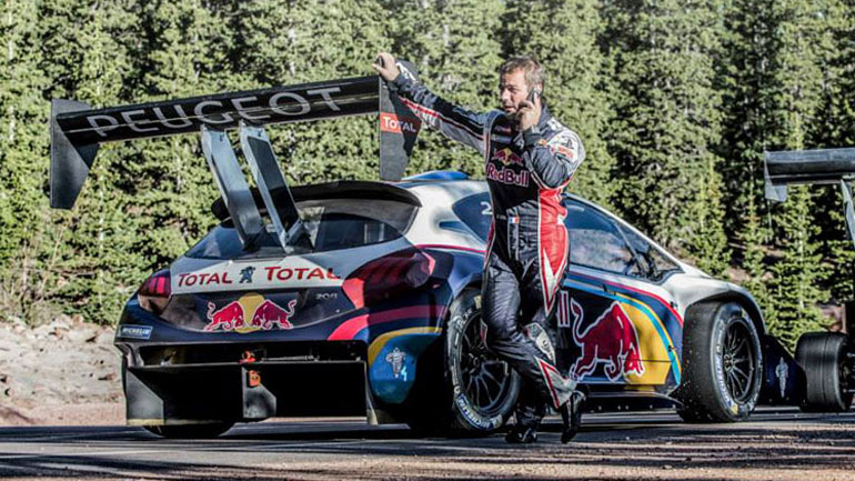 O Loeb πήρε σπίτι του το «κτήνος» της Peugeot O Loeb πήρε σπίτι του το «κτήνος» της Peugeot