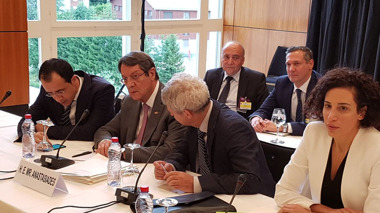 Κυπριακό: Συνεχίζονται οι συνομιλίες της διάσκεψης στο Κραν Μοντανά της Ελβετίας