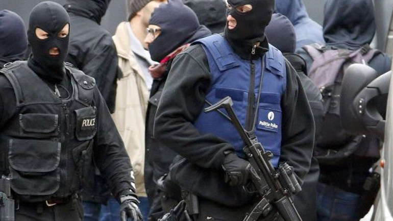 Γαλλία: Άνδρας προσπάθησε να πέσει με το αυτοκίνητό του πάνω σε πλήθος μπροστά σε τέμενος