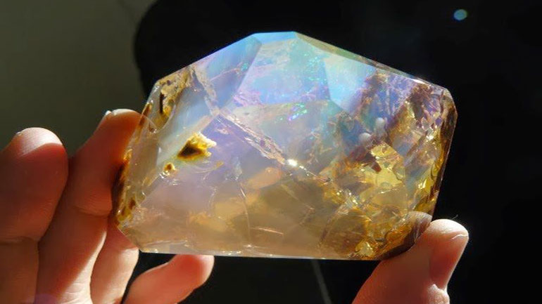 Οι 13 σπανιότεροι πολύτιμοι λίθοι που βρέθηκαν ποτέ!